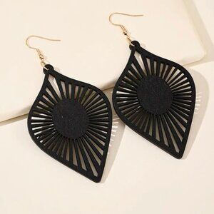 Earring Elegant Black Hollow Out Drop Bohemia NWT Lightweight